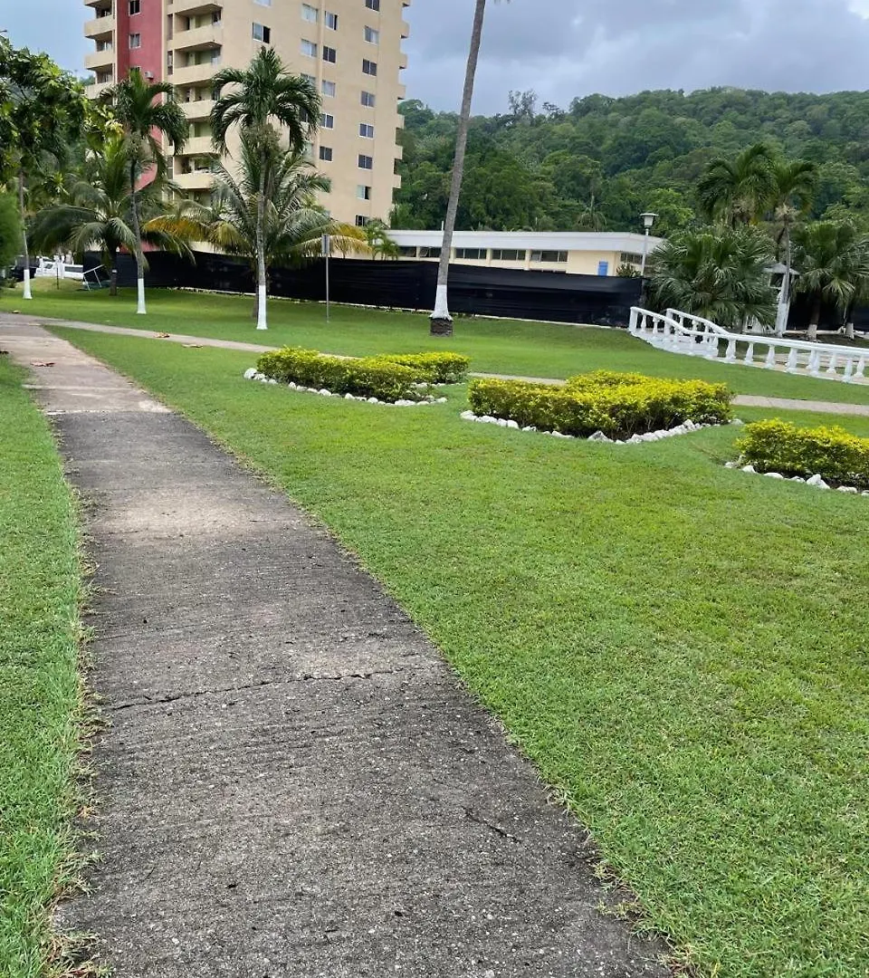 Towers By The Beach Ocho Rios Jamajka
