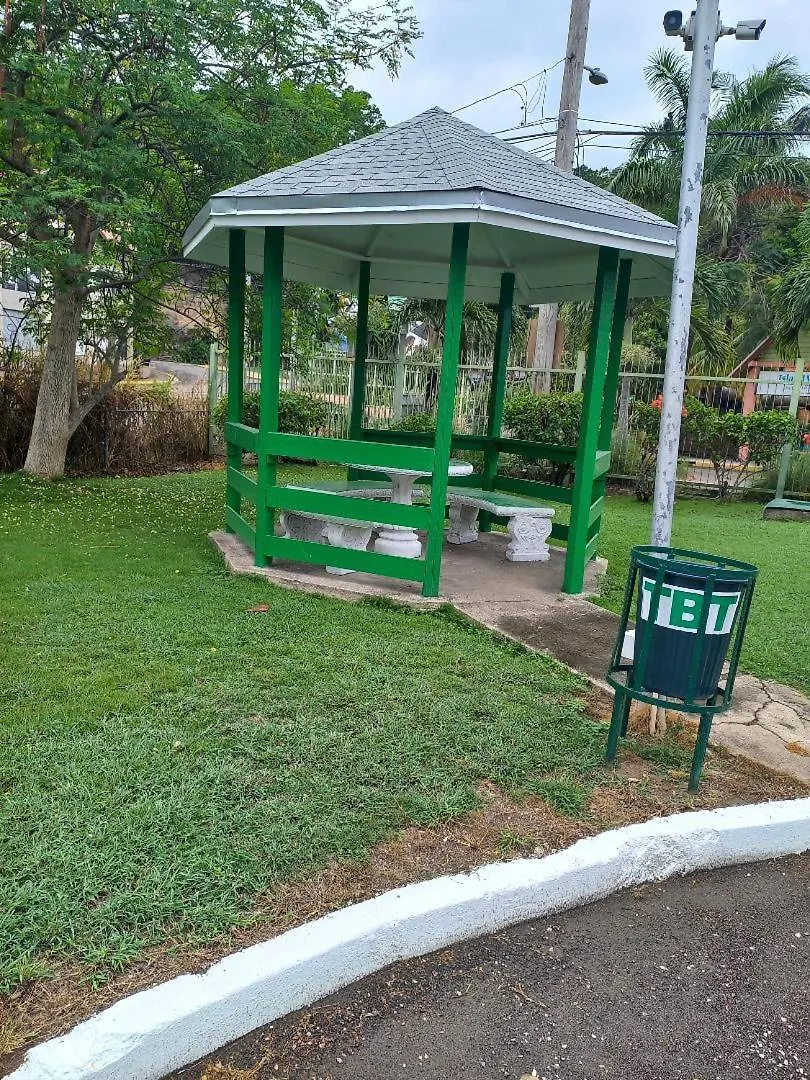 Towers By The Beach Ocho Rios Apartmán